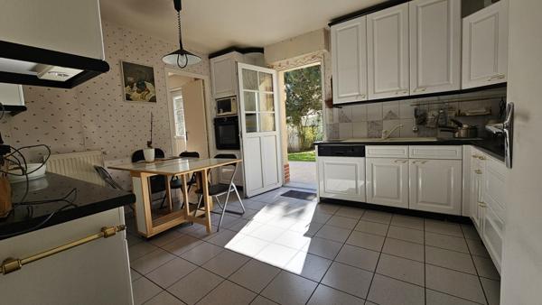 À vendre - Maison individuelle, 8 pièces située à Beauvais (60000)