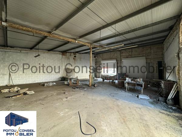 A LOUER EN PLEIN COEUR DE LA ZONE MENDES FRANCE CHAURAY NIORT 200m2 STOCKAGE