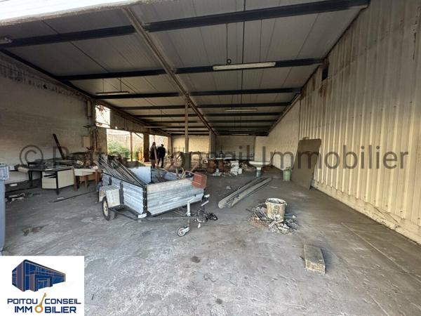 A LOUER EN PLEIN COEUR DE LA ZONE MENDES FRANCE CHAURAY NIORT 200m2 STOCKAGE