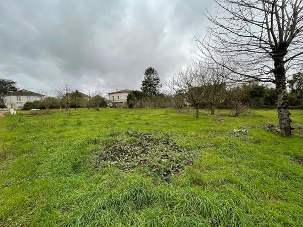 Vente                                                      Terrain
                        
                                         1016 m2                     à Poitiers