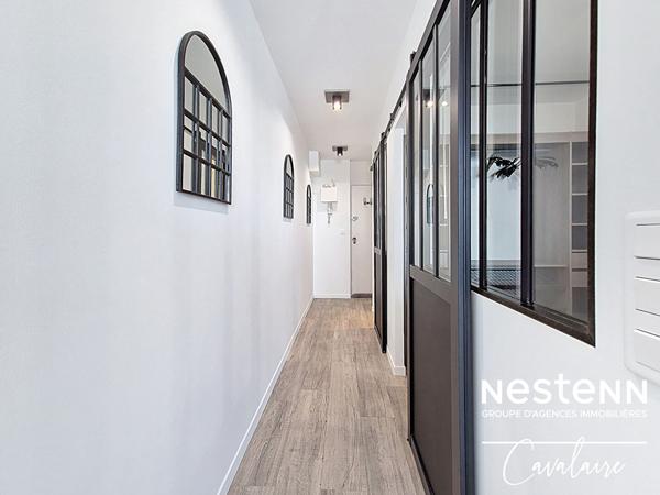 VUE MER Appartement refait à neuf de type 2 pièces aux Marines de Cogolin, avec accès plages, piscine et tennis