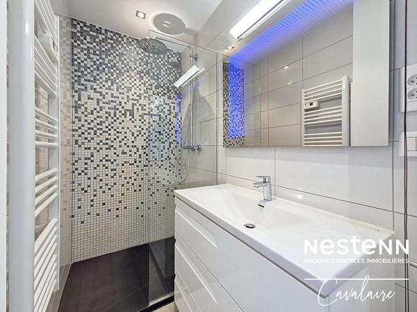 VUE MER Appartement refait à neuf de type 2 pièces aux Marines de Cogolin, avec accès plages, piscine et tennis