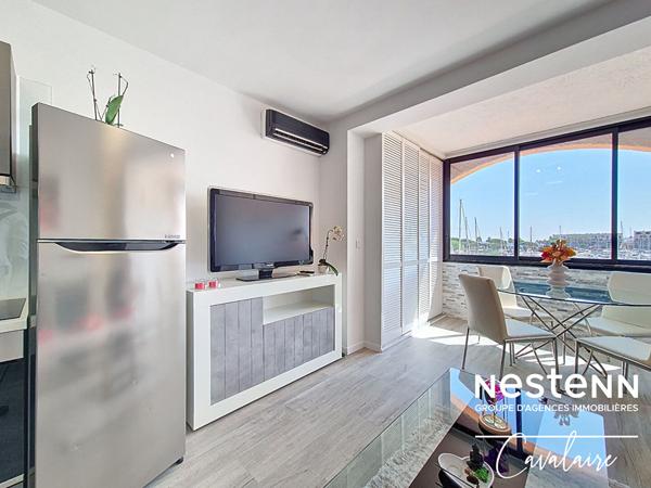 VUE MER Appartement refait à neuf de type 2 pièces aux Marines de Cogolin, avec accès plages, piscine et tennis