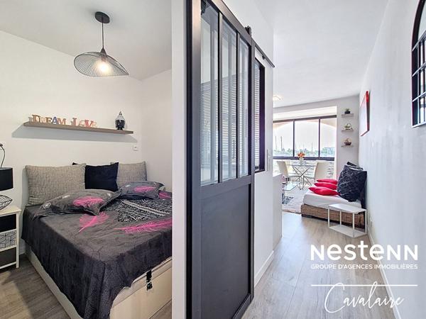 VUE MER Appartement refait à neuf de type 2 pièces aux Marines de Cogolin, avec accès plages, piscine et tennis