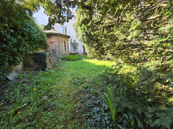 Appartement 3 pièces avec jardin privatif 250 m² + dépendances