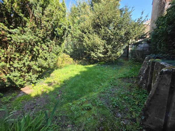 Appartement 3 pièces avec jardin privatif 250 m² + dépendances