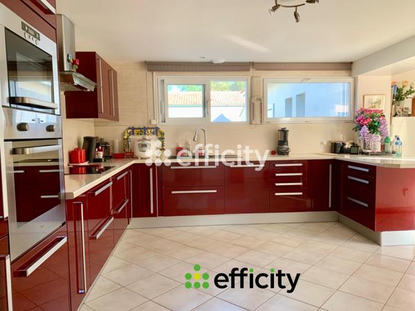 Maison
         6 pièces
        - 115 m² 329 500 € *
