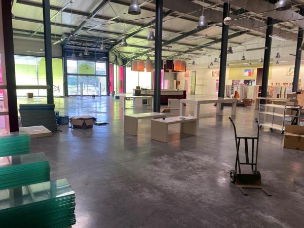 Cellule Commerciale de 1000 m² à Louer – Plain-Pied avec Accès Fonctionnels