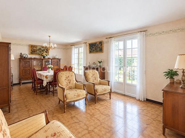 Vente
                Maison85 m² - 4 Pièces -
                    POITIERS (86000)
