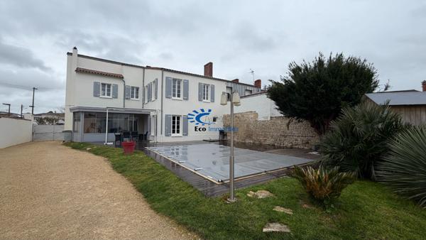 AIGREFEUILLE D'AUNIS MAISON DE BOURG 220 M² 4 CHAMBRES PISCINE  Aigrefeuille d aunis