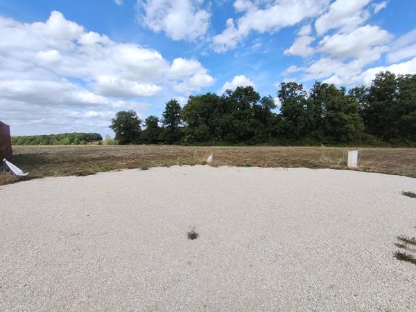 Terrain viabilisé de 3 132 m² avec accès direct à la piste d’aviation – Vicq-sur-Nahon (36600)