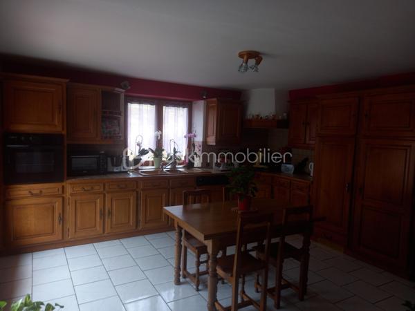 Une bastide de caractère où votre histoire commence... 172 m² à vivre pleinement

Fermez les yeux. Imaginez le crissement du gravier sous vos pas en arrivant chez vous, sur près de 7929 m² de terrain rien qu'à vous. Un havre où les enfants courent, où les repas d'été s'éternisent, où le temps ralentit enfin.

Cette maison de 172 m² n'est pas qu'un bien immobilier : c'est le décor de votre prochain chapitre.

✨ 4 chambres — pour que chacun ait son cocon, son refuge
✨ Une grande pièce à vivre — le cœur battant des soirées en famille et entre amis
✨ Une cuisine séparée — pour cuisiner en toute sérénité, loin du bruit du salon
✨ Un cellier — l'organisation discrète qui change le quotidien
✨ 2 WC + 1 salle d'eau — le confort pensé pour une famille, sans compromis

Et sous vos pieds, un secret que peu de maisons peuvent offrir :
🕯️ Une cave voûtée au charme d'antan, un sous-sol généreux pour tous vos projets — atelier, cave à vin, salle de jeux... à vous d'écrire la suite.

Mais ce n'est pas tout.

Une dépendance de 170 m² environ vient démultiplier les possibilités : garage, atelier, stockage, espace de travail ou projet à transformer selon vos envies. Un volume rare, à la hauteur de la propriété.

🌳 7929 m² de terrain — un espace si rare qu'il se fait précieux. Ici, pas de vis-à-vis, pas de compromis : juste vous, la nature, et l'horizon.

Les biens avec autant de cachet, d'espace et de potentiel ne restent jamais longtemps sur le marché.

📞 Contactez-nous dès aujourd'hui pour organiser votre visite — avant que quelqu'un d'autre n'imagine sa vie ici.