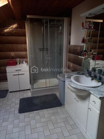 Une bastide de caractère où votre histoire commence... 172 m² à vivre pleinement

Fermez les yeux. Imaginez le crissement du gravier sous vos pas en arrivant chez vous, sur près de 7929 m² de terrain rien qu'à vous. Un havre où les enfants courent, où les repas d'été s'éternisent, où le temps ralentit enfin.

Cette maison de 172 m² n'est pas qu'un bien immobilier : c'est le décor de votre prochain chapitre.

✨ 4 chambres — pour que chacun ait son cocon, son refuge
✨ Une grande pièce à vivre — le cœur battant des soirées en famille et entre amis
✨ Une cuisine séparée — pour cuisiner en toute sérénité, loin du bruit du salon
✨ Un cellier — l'organisation discrète qui change le quotidien
✨ 2 WC + 1 salle d'eau — le confort pensé pour une famille, sans compromis

Et sous vos pieds, un secret que peu de maisons peuvent offrir :
🕯️ Une cave voûtée au charme d'antan, un sous-sol généreux pour tous vos projets — atelier, cave à vin, salle de jeux... à vous d'écrire la suite.

Mais ce n'est pas tout.

Une dépendance de 170 m² environ vient démultiplier les possibilités : garage, atelier, stockage, espace de travail ou projet à transformer selon vos envies. Un volume rare, à la hauteur de la propriété.

🌳 7929 m² de terrain — un espace si rare qu'il se fait précieux. Ici, pas de vis-à-vis, pas de compromis : juste vous, la nature, et l'horizon.

Les biens avec autant de cachet, d'espace et de potentiel ne restent jamais longtemps sur le marché.

📞 Contactez-nous dès aujourd'hui pour organiser votre visite — avant que quelqu'un d'autre n'imagine sa vie ici.