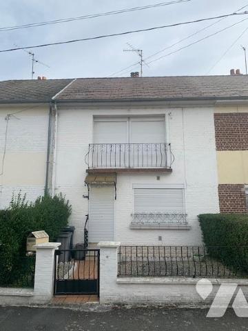 - Rez-de-chaussée: entrée, séjour, cuisine sous véranda, salle de douches, wc
- Étage: 3 chamb...