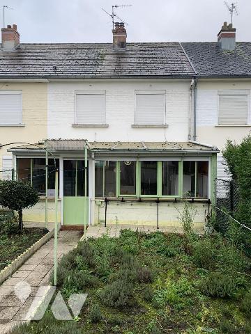 - Rez-de-chaussée: entrée, séjour, cuisine sous véranda, salle de douches, wc
- Étage: 3 chamb...