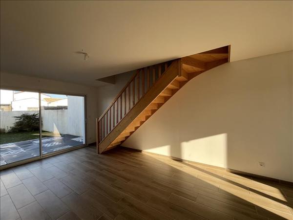Maison à louer 1 360 € CC ST XANDRE 4 p 87 m² DPE A