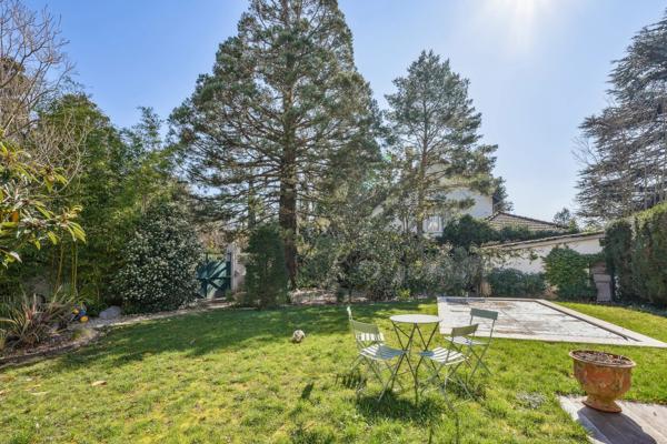Tassin-La-Demi-Lune - Tassin Bourg - Maison de charme rénovée avec jardin, piscine et suite parentale