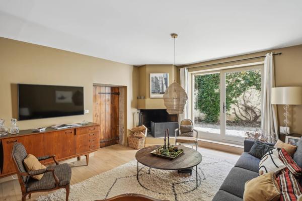 Tassin-La-Demi-Lune - Tassin Bourg - Maison de charme rénovée avec jardin, piscine et suite parentale