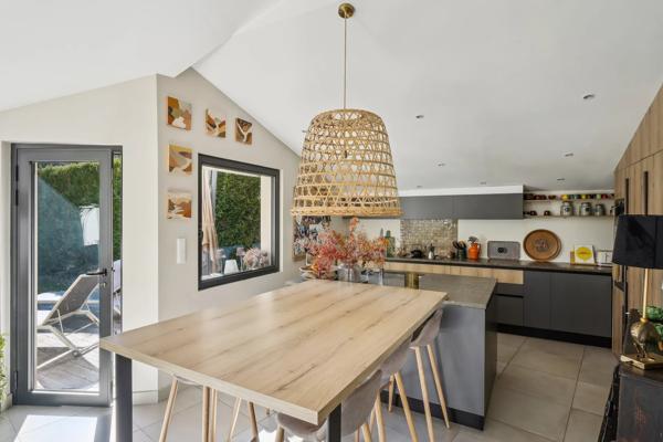 Tassin-La-Demi-Lune - Tassin Bourg - Maison de charme rénovée avec jardin, piscine et suite parentale