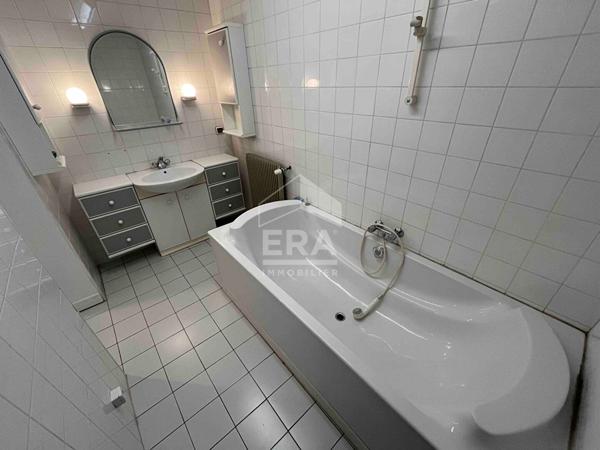 Maison de maître- Vie de plain-pied - 5 chambres - 327.56 m² - jardin - Dépendance