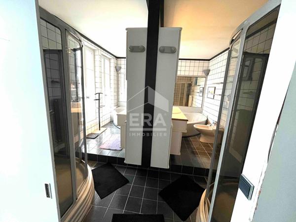 Maison de maître- Vie de plain-pied - 5 chambres - 327.56 m² - jardin - Dépendance