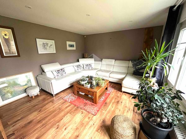 Maison de maître- Vie de plain-pied - 5 chambres - 327.56 m² - jardin - Dépendance