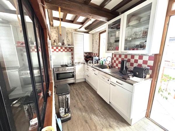 Maison à Saint-Just-en-Chaussée, 60130 - 6 pièces 140m²