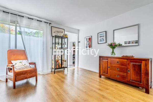 Maison
         8 pièces
        - 169 m² Exclusivité 640 000 € *