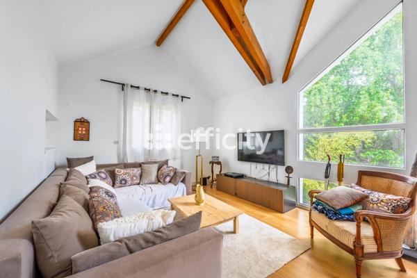 Maison
         8 pièces
        - 169 m² Exclusivité 640 000 € *