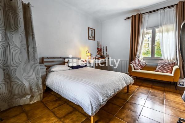 Maison
         8 pièces
        - 169 m² Exclusivité 640 000 € *