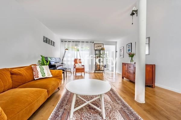 Maison
         8 pièces
        - 169 m² Exclusivité 640 000 € *