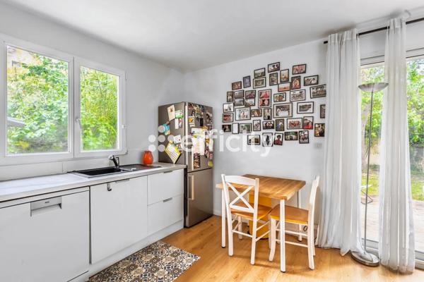 Maison
         8 pièces
        - 169 m² Exclusivité 640 000 € *