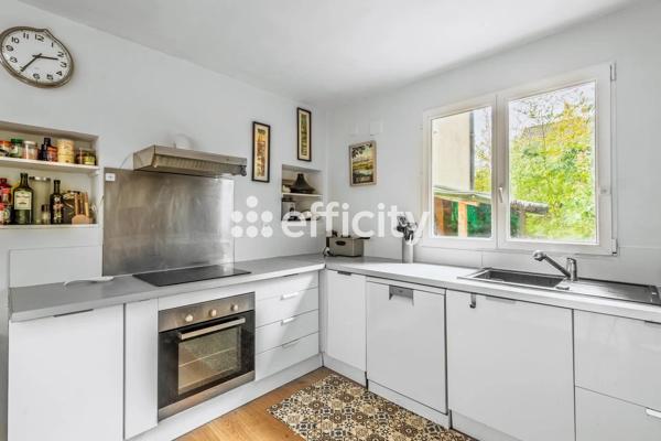 Maison
         8 pièces
        - 169 m² Exclusivité 640 000 € *