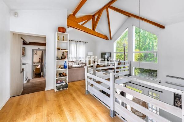 Maison
         8 pièces
        - 169 m² Exclusivité 640 000 € *