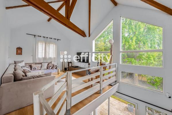 Maison
         8 pièces
        - 169 m² Exclusivité 640 000 € *