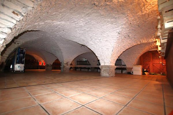 Murs er Fonds Hotel-Restaurant  40 pièces de 1300 m2