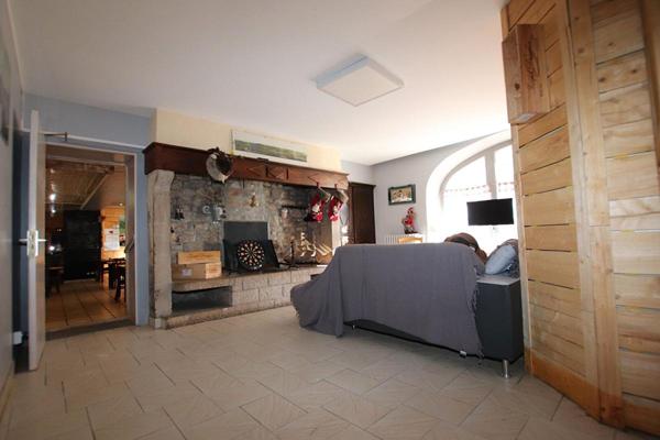 Murs er Fonds Hotel-Restaurant  40 pièces de 1300 m2