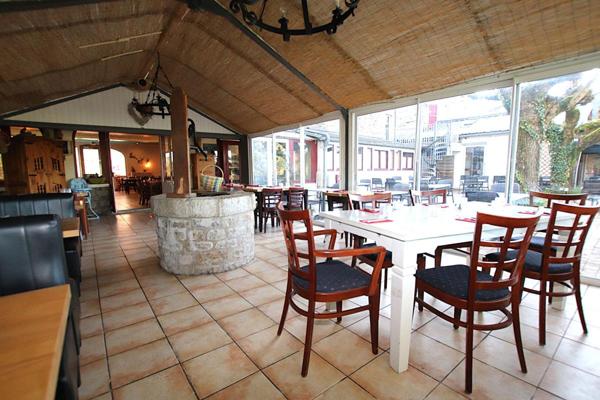 Murs er Fonds Hotel-Restaurant  40 pièces de 1300 m2