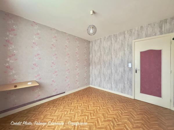 Maison individuelle de plain pied, 5 pièces LE CENDRE (63) avec jardin. Une belle opportunité de rénovation au cœur d'un secteur recherché
