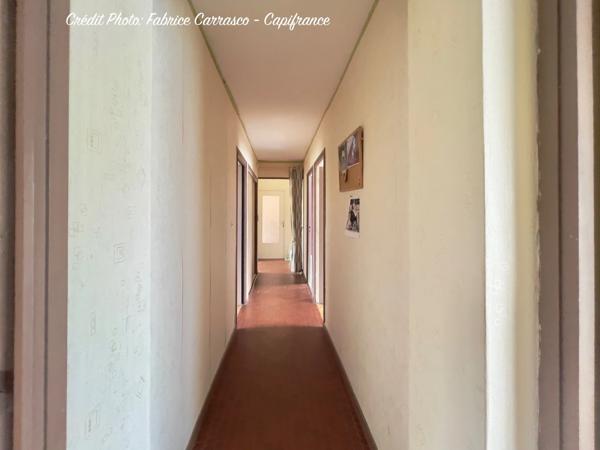 Maison individuelle de plain pied, 5 pièces LE CENDRE (63) avec jardin. Une belle opportunité de rénovation au cœur d'un secteur recherché