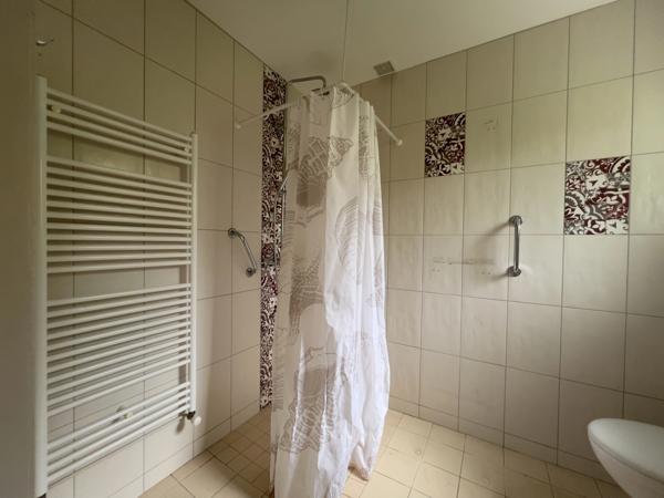 Maison individuelle de plain pied, 5 pièces LE CENDRE (63) avec jardin. Une belle opportunité de rénovation au cœur d'un secteur recherché