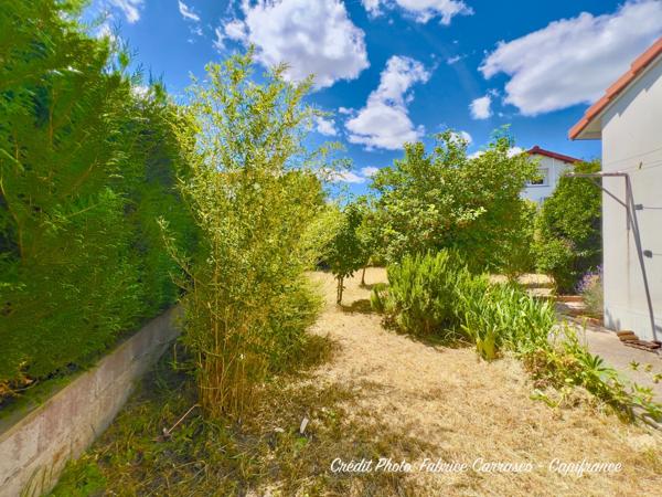 Maison individuelle de plain pied, 5 pièces LE CENDRE (63) avec jardin. Une belle opportunité de rénovation au cœur d'un secteur recherché