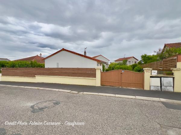 Maison individuelle de plain pied, 5 pièces LE CENDRE (63) avec jardin. Une belle opportunité de rénovation au cœur d'un secteur recherché