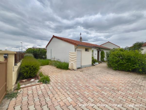 Maison individuelle de plain pied, 5 pièces LE CENDRE (63) avec jardin. Une belle opportunité de rénovation au cœur d'un secteur recherché