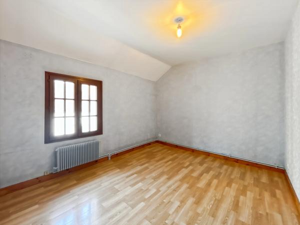 ALLIEZ CHARME ET POTENTIEL : MAISON DE 110 M² AVEC GARAGE, LOCAL COMMERCIAL TRANSFORMABLE, IDEALE POUR PROJET SUR MESURE A LIZY SUR OURCQ (77)