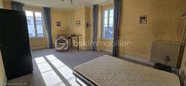 Découvrez cette charmante maison de caractère de 220 m², située à Assat, qui allie le cachet de 1900 au confort moderne. Idéalement placée à moins de 20 minutes du centre de Pau, elle se trouve à proximité des écoles, de la mairie et des commerces, un cadre parfait pour une vie de famille.
Une maison spacieuse et chaleureuse
Au rez-de-chaussée, vous découvrirez :
●Un séjour lumineux de 33 m²
●Une salle à manger avec un poêleàbois, idéale pour des moments conviviaux
●Une cuisine
●Une salle de bain avec toilettes
●Une buanderie pratique
•À l’étage :
●Cinq grandes chambres lumineuses (15 à 20 m²)
●Une salle d’eau
●Des toilettes indépendantes
●Un dressing
●Un grand grenier aménageable, offrant encore de belles possibilités d’aménagement
●Un atout supplémentaire : un gîte indépendant attenant a la maison:
●Une cuisine
●Une salle d’eau, toilettes
●Une grande chambre
●Idéal pour accueillir famille et amis ou pour générer un revenu locatif.
#Extérieurs et dépendances
À l’extérieur, vous profiterez :
●D’une magnifique piscine sécurisée avec terrasse
●D’une grange de plus de 150 m², pouvant accueillir plusieurs véhicules ou être transformée selon vos projets
●D’un grand jardin à l’arrière, actuellement utilisé pour des poules
●D’un puits avec pompe, permettant un arrosage économique
Confort et équipements
Panneaux solaires
Fosse septique
✨ Une propriété pleine de charme et de potentiel, à découvrir sans tarder.