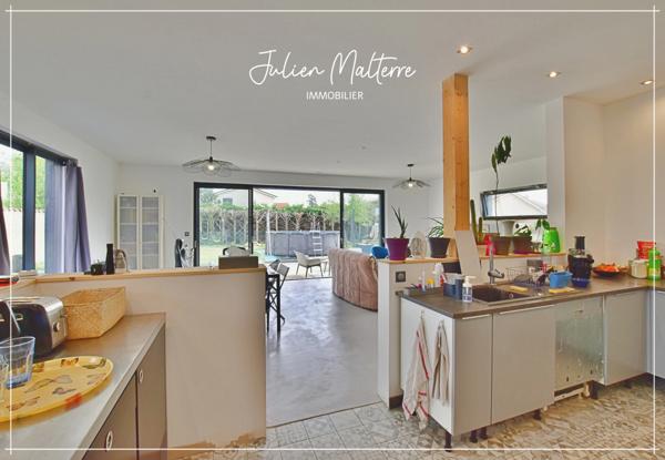 St-Just-St-Rambert, maison d'architecte 147 m², 4 chambres, garage double sur terrain de 985 m²