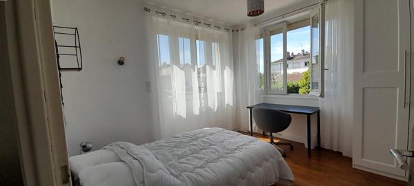 Dijon proximité TRAM T1 : appartement en colocation 3 chambres