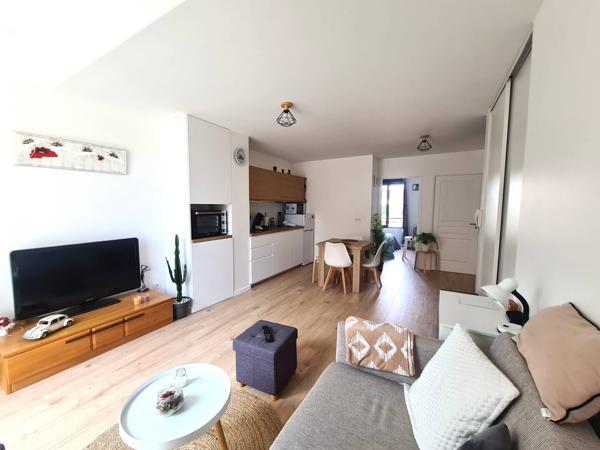 Appartement Chevry Cossigny 2 pièce(s) 42.8 m2