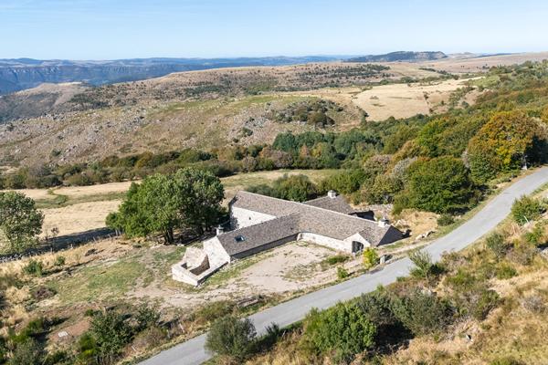 Ancienne ferme caussenarde de caractère ? Entièrement restaurée, vue exceptionnelle Pont de montvert sud mont lozere